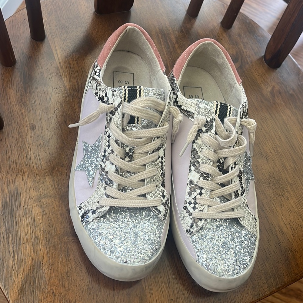 ShuShop Low Top Sneakers